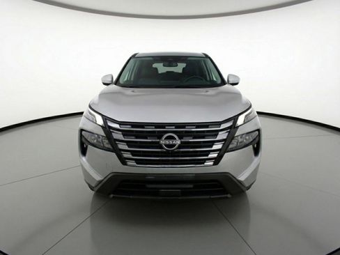 Used 2025 Nissan Rogue SV FWD image 2