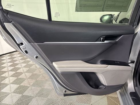 Used 2018 Toyota Camry L image 19