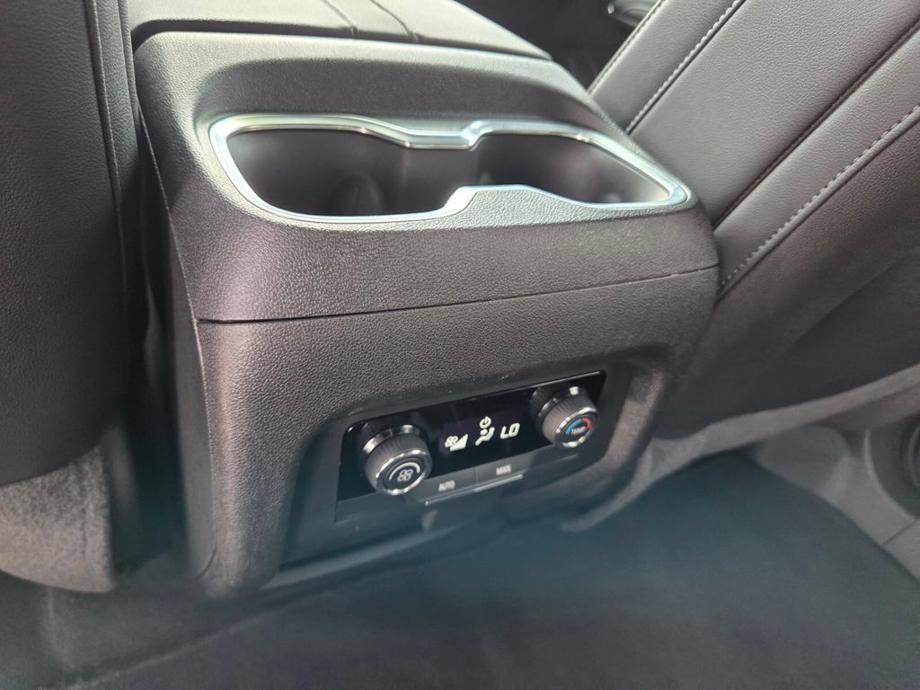 Used 2024 Chevrolet Traverse LT w/ Trailering Package AWD/4WD image 8