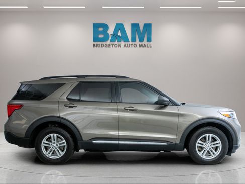 Used 2021 Ford Explorer XLT AWD/4WD image 8