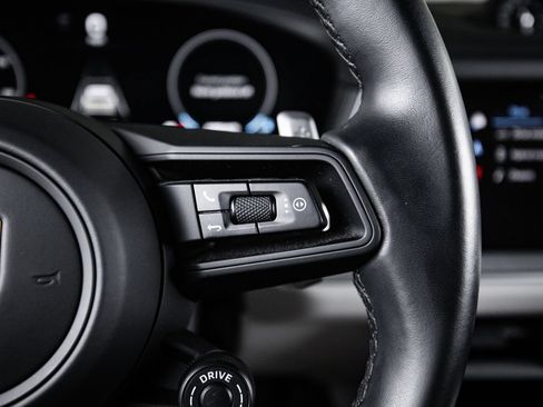 Certified 2025 Porsche Cayenne E-Hybrid AWD/4WD image 16
