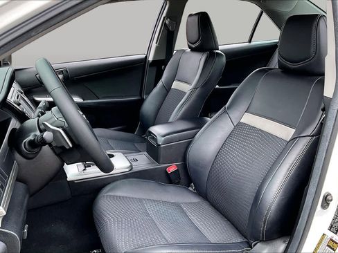 Used 2014 Toyota Camry SE FWD image 7