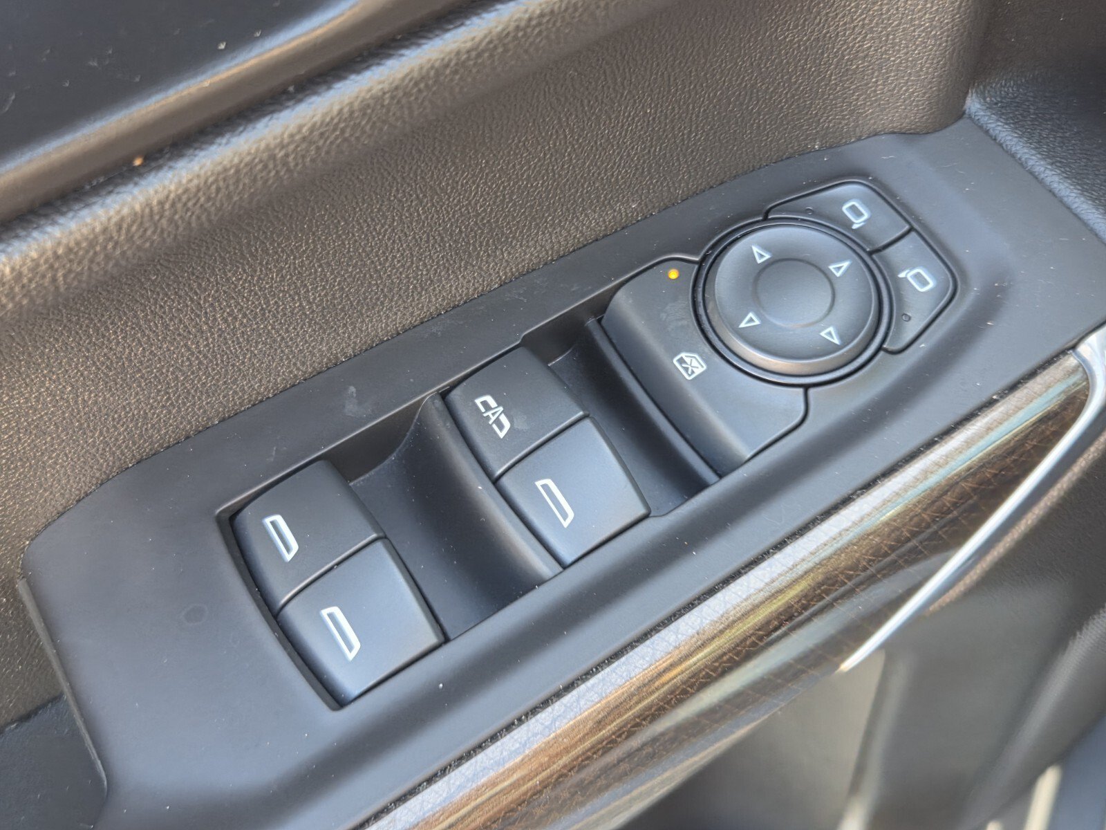 Used 2021 Chevrolet Silverado 1500 LT Trail Boss w/ Convenience Package II AWD/4WD image 30