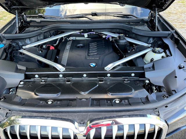 Used 2022 BMW X7 xDrive40i w/ M Sport Package AWD/4WD image 32
