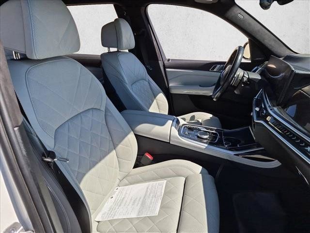 Used 2023 BMW X7 xDrive40i w/ M Sport Package AWD/4WD image 13