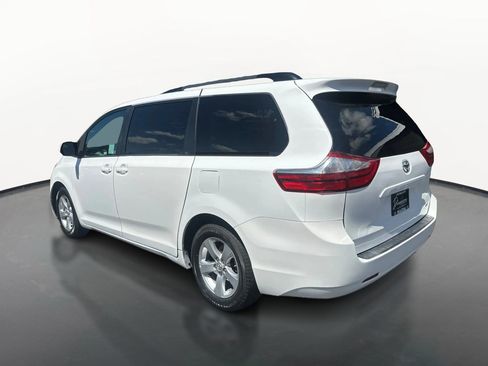 Used 2017 Toyota Sienna LE FWD image 5