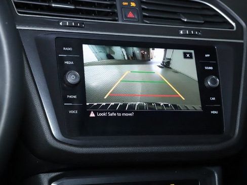 Certified 2024 Volkswagen Tiguan SE AWD/4WD image 32