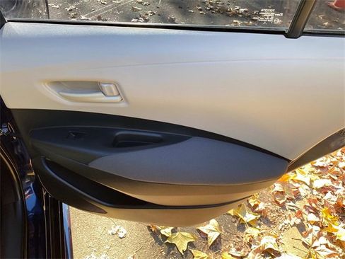 Used 2022 Toyota Corolla LE image 33