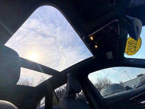 Used 2025 Mercedes-Benz GLC 300 4MATIC image 11