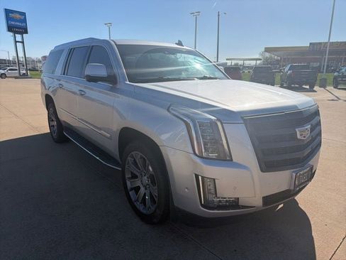 Used 2017 Cadillac Escalade ESV Premium Luxury image 2