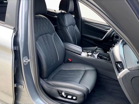 Used 2023 BMW 530i w/ Executive Package RWD image 8