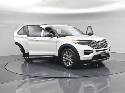 Certified 2021 Ford Explorer XLT w/ Equipment Group 202A RWD image 32