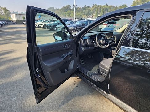 New 2025 Nissan Pathfinder SV image 17