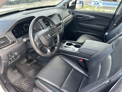 Certified 2025 Honda Ridgeline RTL image 10