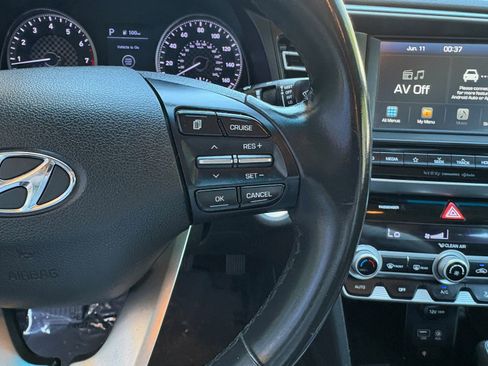 Used 2020 Hyundai Elantra Limited w/ Cargo Package (C1) FWD image 27