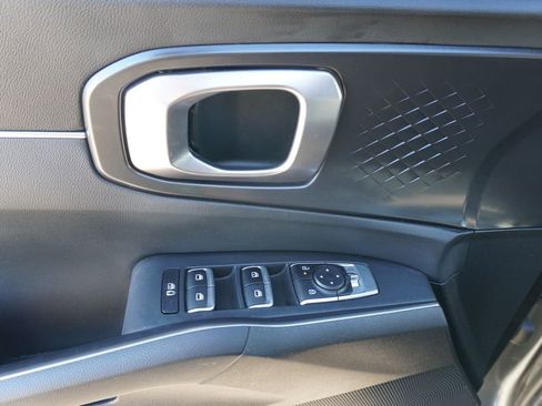 Used 2024 Kia Sorento LX image 15