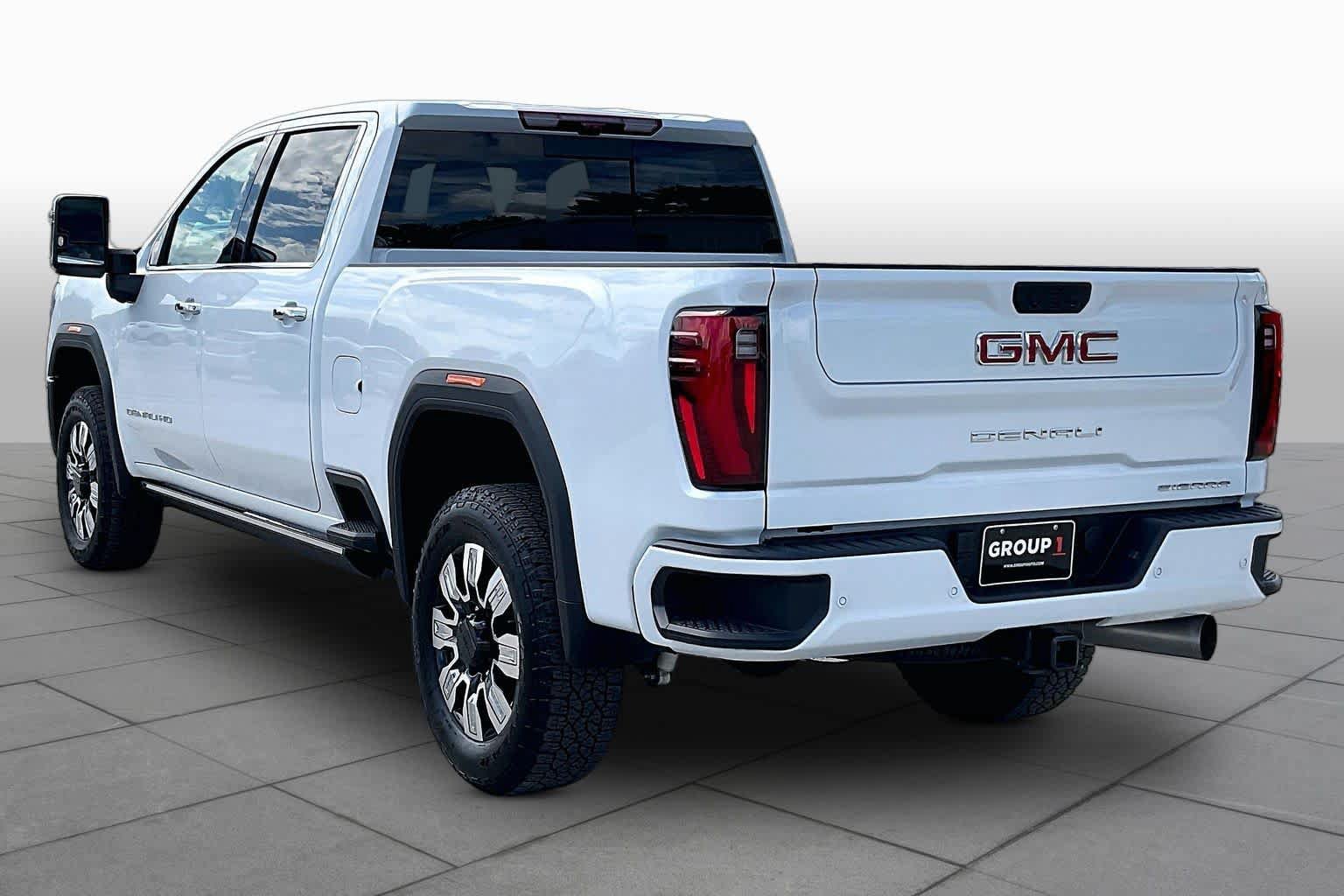Used 2026 GMC Sierra 2500 Denali w/ Denali Reserve Package AWD/4WD image 12