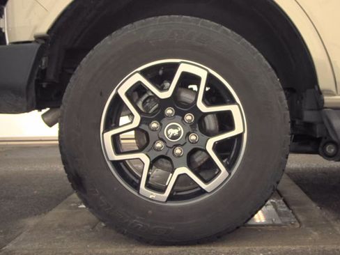 Used 2025 Ford Bronco Outer Banks image 14