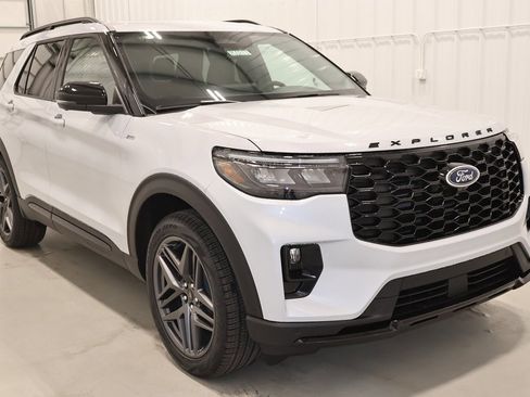 New 2026 Ford Explorer ST-Line image 2