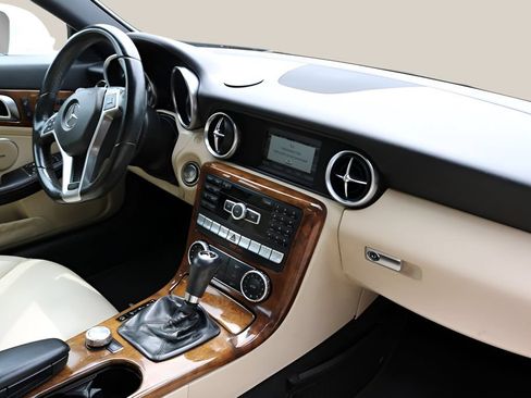Used 2014 Mercedes-Benz SLK 250 image 23