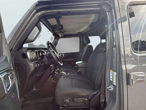 Used 2018 Jeep Wrangler Unlimited Sahara image 13