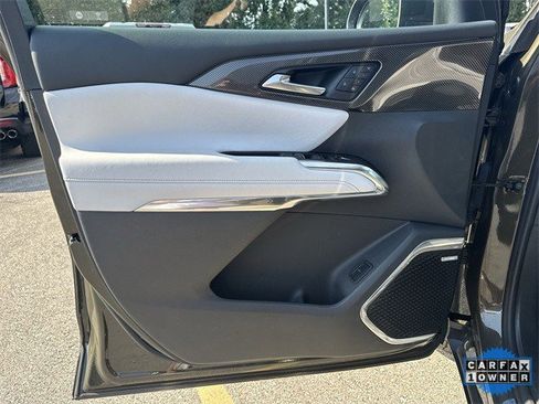 Used 2024 Chevrolet Traverse RS image 24