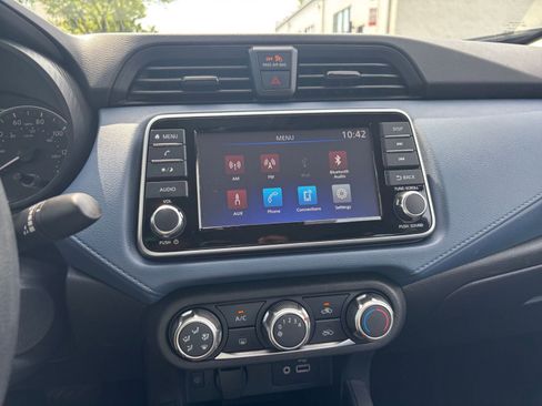 Used 2025 Nissan Versa SV FWD image 17
