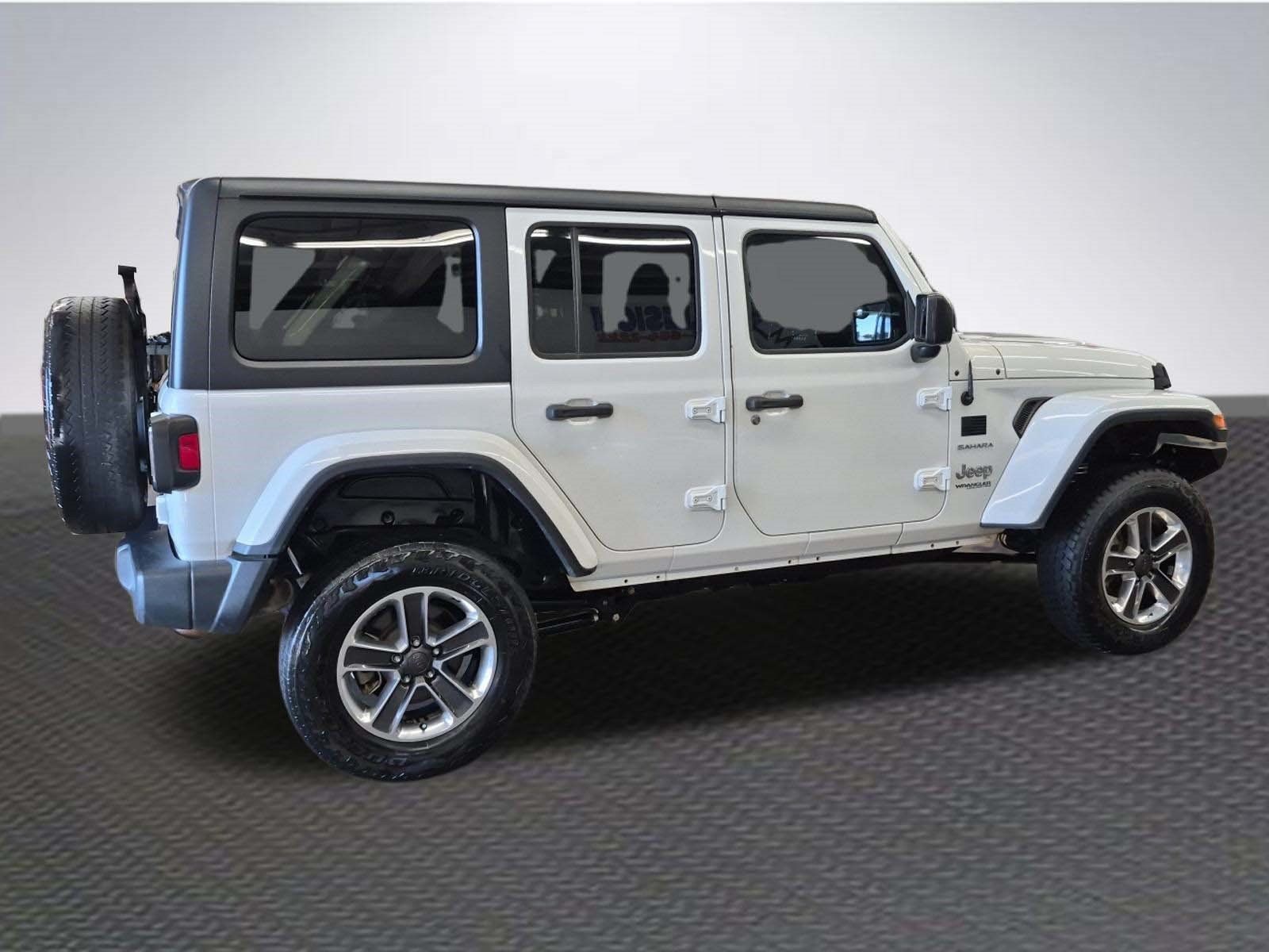 Used 2019 Jeep Wrangler Unlimited Sahara AWD/4WD image 4