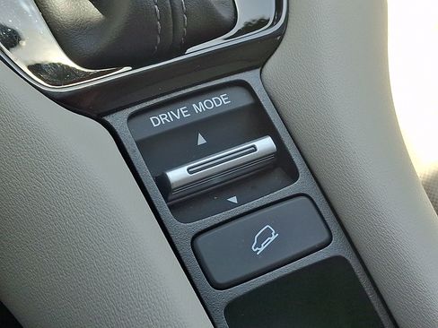 Certified 2025 Honda HR-V LX image 24