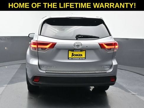 Used 2017 Toyota Highlander SE AWD/4WD image 5