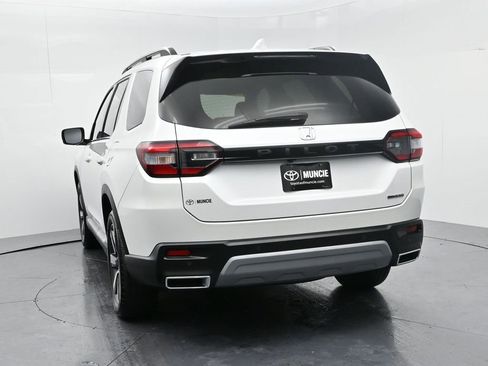 Used 2025 Honda Pilot Touring image 6