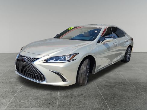 Used 2025 Lexus ES 300h w/ Premium Package image 3