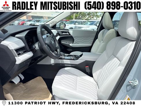 New 2026 Mitsubishi Outlander SEL image 3