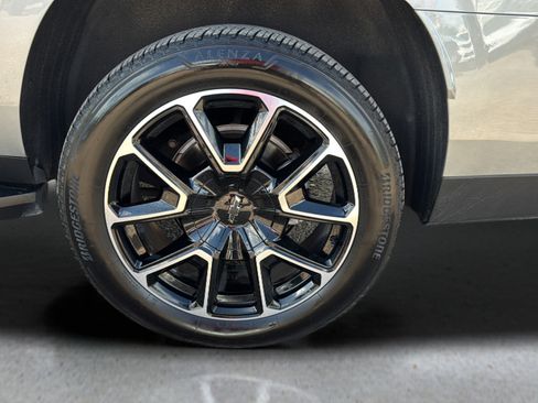 Used 2025 Chevrolet Suburban RST w/ Comfort Package RWD image 18