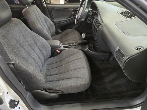 Used 2002 Chevrolet Cavalier Sedan FWD image 6