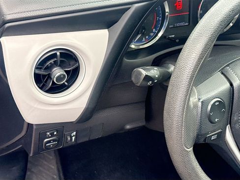 Used 2019 Toyota Corolla LE image 11