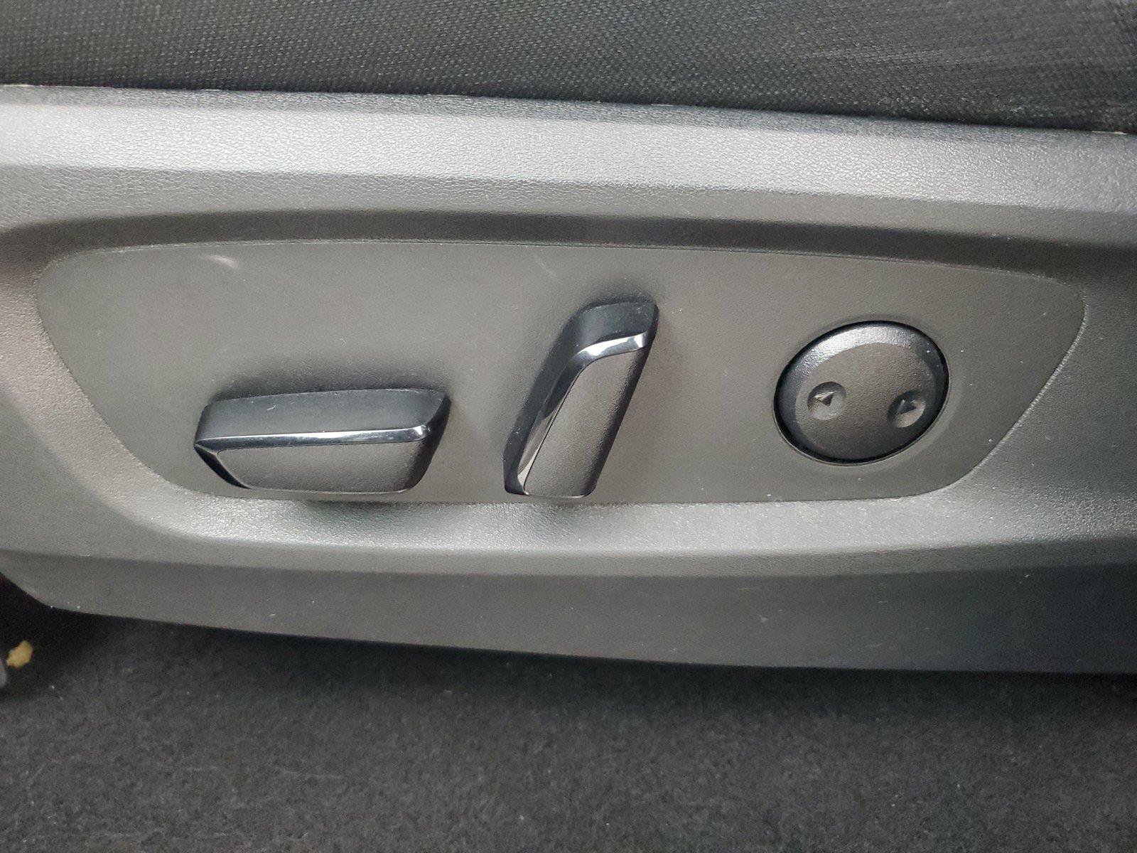 Used 2025 Nissan Pathfinder SV FWD image 19