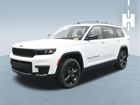 Used 2023 Jeep Grand Cherokee L Limited w/ Black Appearance Package AWD/4WD image 1