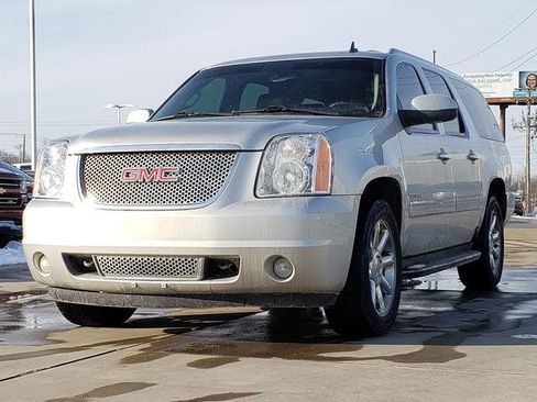 Used 2011 GMC Yukon XL Denali image 4