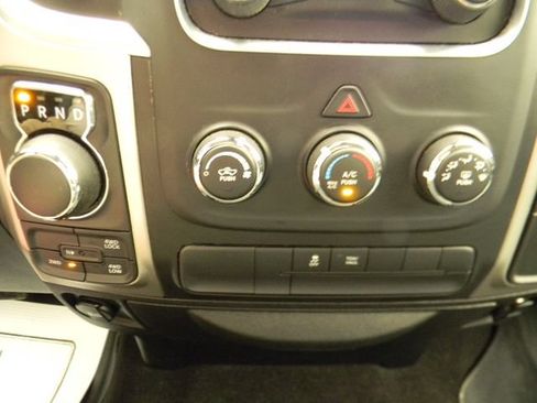 Used 2018 RAM 1500 Classic SLT AWD/4WD image 15