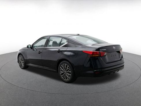 Used 2025 Nissan Altima 2.5 SV FWD image 6