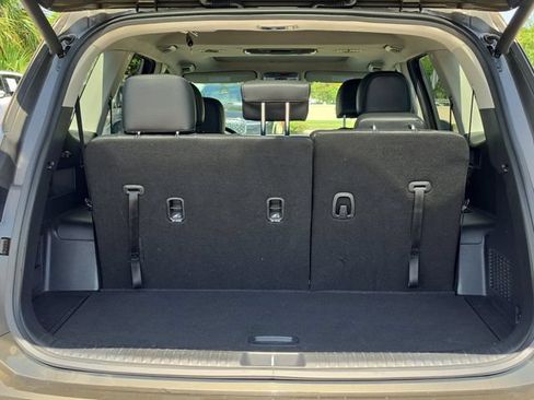 Used 2023 Kia Telluride EX w/ EX Captain's Chair Package FWD image 6
