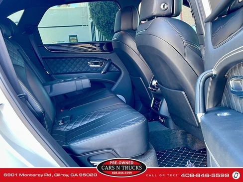 Used 2018 Bentley Bentayga AWD/4WD image 14