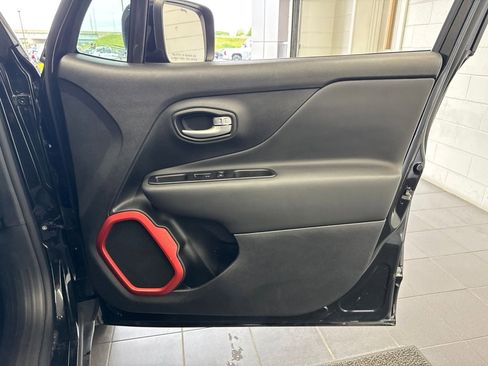 Used 2023 Jeep Renegade Trailhawk AWD/4WD image 51