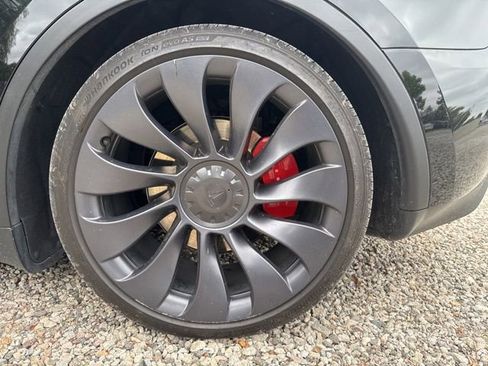 Used 2024 Tesla Model Y Performance AWD/4WD image 8