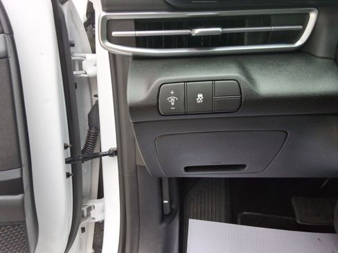 Used 2025 Hyundai Elantra SEL FWD image 20