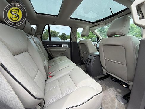 Used 2010 Lincoln MKX AWD image 18