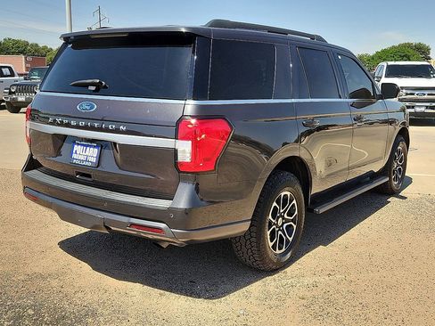 Used 2022 Ford Expedition XLT RWD image 3