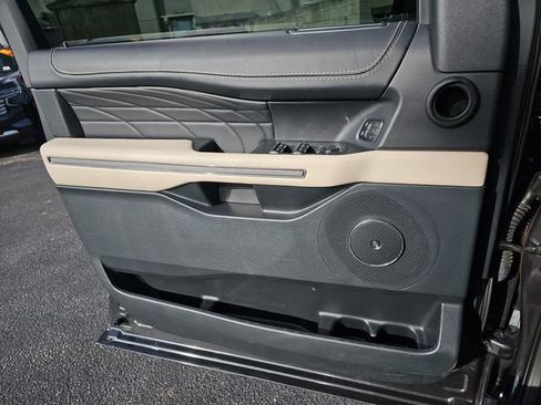 Used 2023 Ford Expedition Platinum image 32