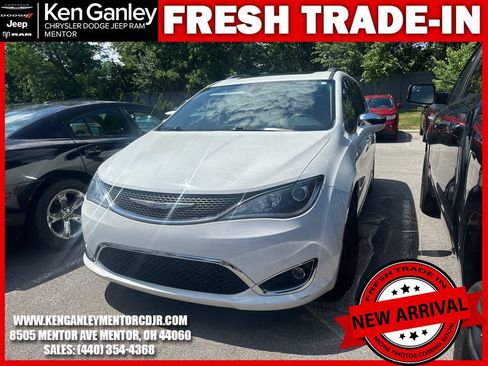 Used 2020 Chrysler Pacifica Limited FWD image 3
